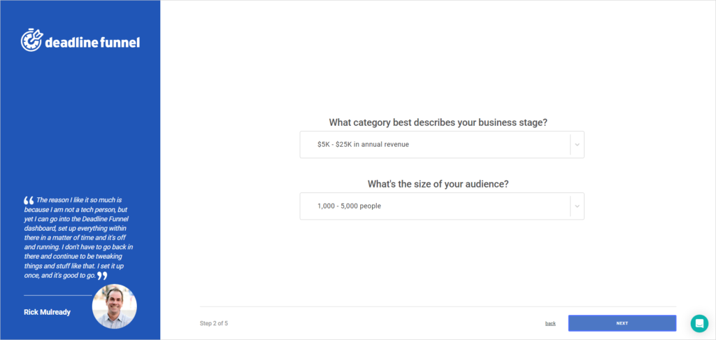 Deadline Funnel의 설문에 응답하고 NEXT 버튼을 클릭합니다.